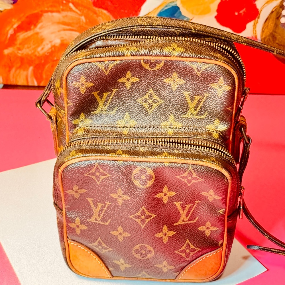 Louis Vuitton Brown and Tan Monogram Shoulder Bag - Picture 4 of 13